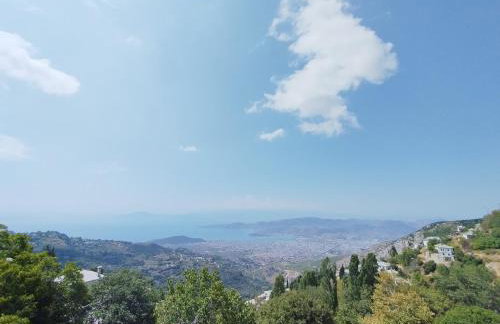 Άνετος χώρος με parking, αυλή και θαυμάσια θέα - Foto 31