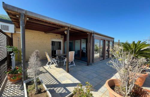 Attico con terrazza sul porticciolo turistico di Vibo Marina - Foto 8