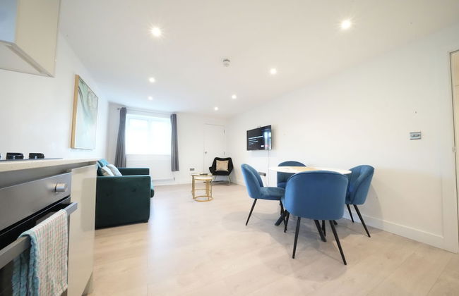 Heathrow Charge and Go - Photo 58