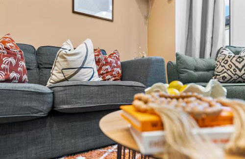 Aylesbury House 3 En-suite Bedrooms Parking Pets - Photo 14