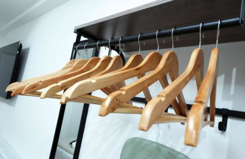 New Lodge Studios with Full Kitchen and Parking - Foto 79