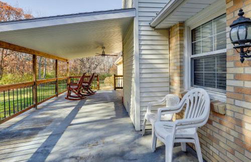 Charming Paris Home with Porch Hunt and Unwind! - Foto 22