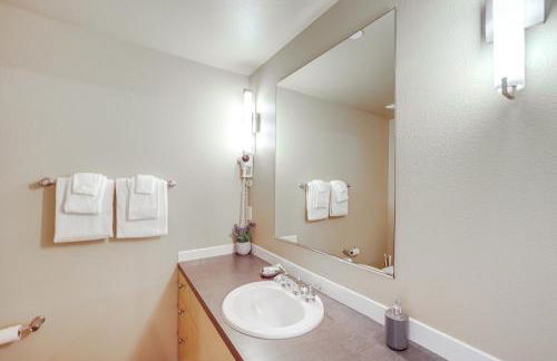 Walk to the Lake Chelan Condo with Mtn Views! - Foto 17