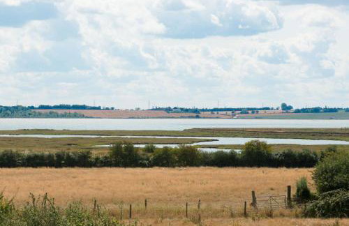 The Hexagon, wow what a location, views over the Essex marshes and sea - Foto 6