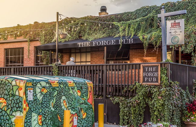 Elegant Loft-style Retreat in Old Firehouse Alley - Foto 24