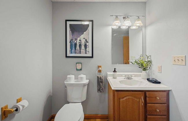 Lake View Chalet by Avantstay Lake Access + Deck - Foto 7