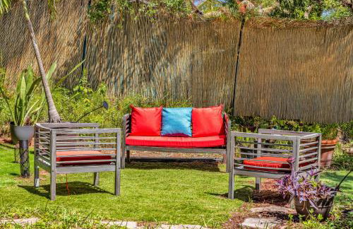 Artful Home Near Design District - Photo 27