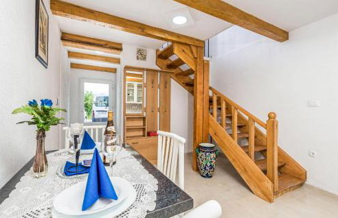 1 Bedroom Beautiful Home In Jurdani - Foto 1