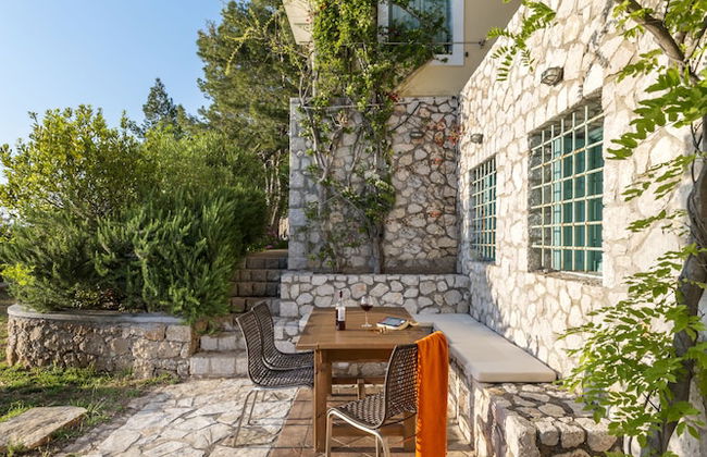 Electra Beachfront Villa - Photo 31