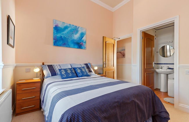 7 South Beach Court - Sea Front Apartment With Spectacular Sea Views - Photo 41