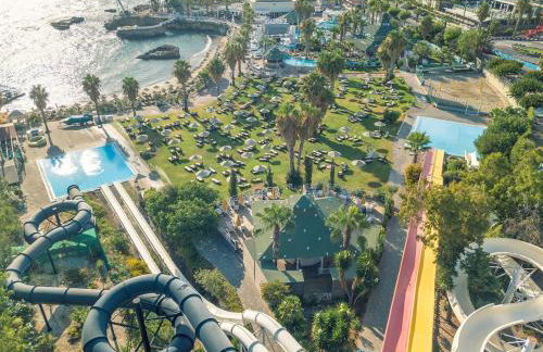 4BR Newly Renovated Retreat Tranquil Coastal Haven - Photo 28