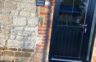 Potcote farm stables accommodation spots stable - Photo 1