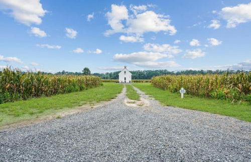 Charming 2BR with Fire Pit on Farm - 10 Min to Wharf - Foto 30