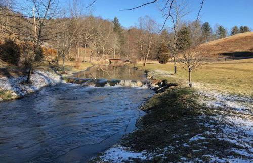 Petting Zoo! Hot Tub, 15 acres, stream & Romance! - Foto 73