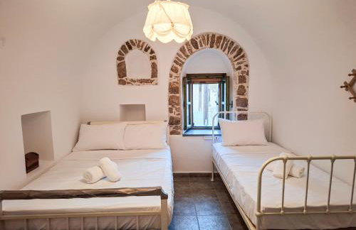 Calm Wood & Stone Home with View, Chios - Foto 13