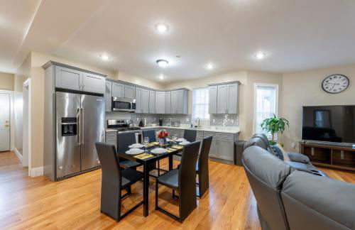 233-1 4BR Boston - Cozy Apt near MBTA Station - Photo 7