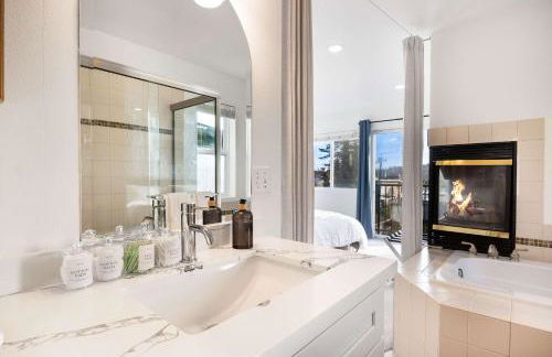 Rare 2BR Modern Urban Escape Free Parking - Foto 28