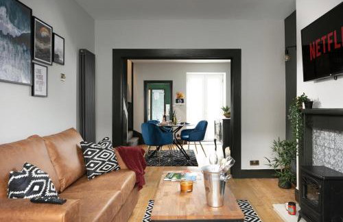 Sutton House by Pureserviced - Photo 1