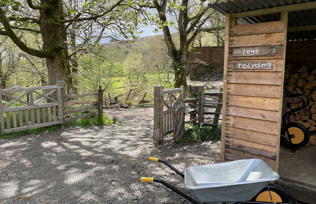 Cosy Woodland off Grid Shepherds Hut - Rowan - Foto 11