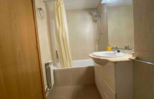 Big Family Terrassa Parking and noise free - Photo 19