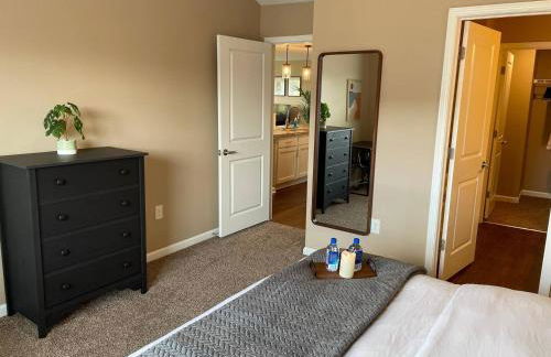 Retreat At The Charles Fast WiFi WasherDryer - Foto 14