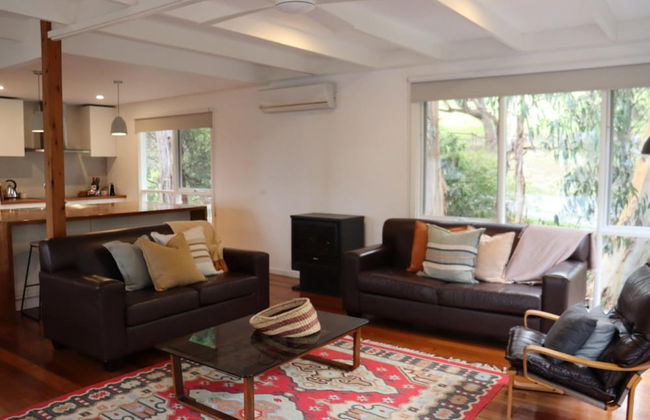 Whispering Gums Lorne Ocean Views Pet Friendly EV Charger - Photo 2