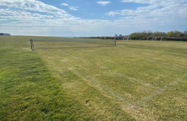 Bay - Brambles Chine, Colwell Bay - 5 star WiFi - Short walk to The Hut and beach - 1 night stays available - Ferry offers - Photo 20