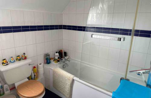 Stylish Flat in Queens Park with Private Parking, Central London Access - Foto 9