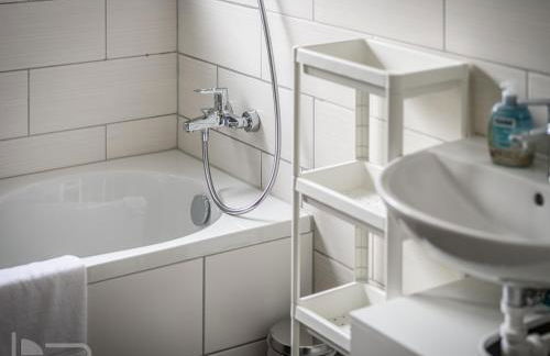 Voll ausgestattete Apartments mit Einzelbetten - Küche - WLAN - PKW-Parkplatz - Foto 18