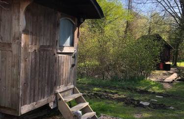 Otter Camp Private Riverside Glamping with Hot Tub - Foto 7