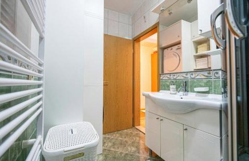 Amazing Home In Vrgorac With Wifi - Photo 52