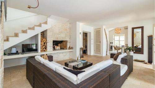 Three-Bedroom Holiday Home In Stifanici - Foto 2