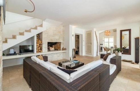 Three-Bedroom Holiday Home In Stifanici - Foto 2