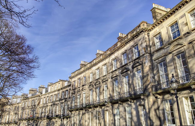 Clarendon Luxury Apartments - Photo 1