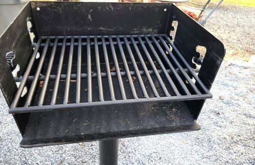 Private Pet-Friendly Cabins with Fire Pit for Nature Escapes in Clear Spring, Maryland, for Memorable Family Glamping Trips - Photo 4