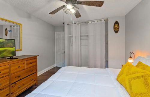 Pet-Friendly Beach Getaway, Relax by the Bay! - Foto 53