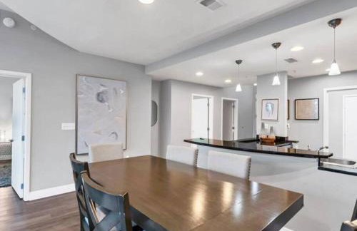 Luxury 1260sq ft 2 Bd 2BTH in DT - Foto 7