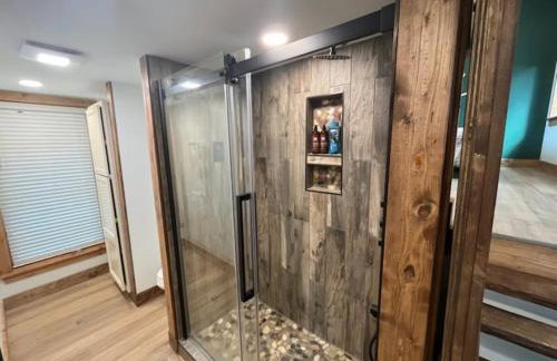 The Mighty Sycamore Treehouse at Treetop Escapes - Foto 32