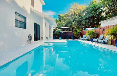 The Miami Grove Oasis - Photo 8