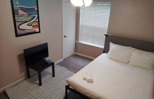 1700 SQFT Baytown Comfy Corporate Budget Oasis - Foto 2