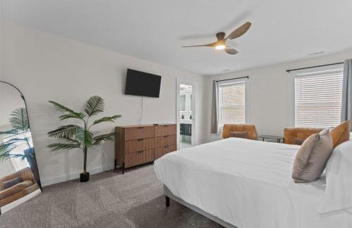 Brand New 4BR Near Downtown and Lucas Oil Stadium - Photo 10