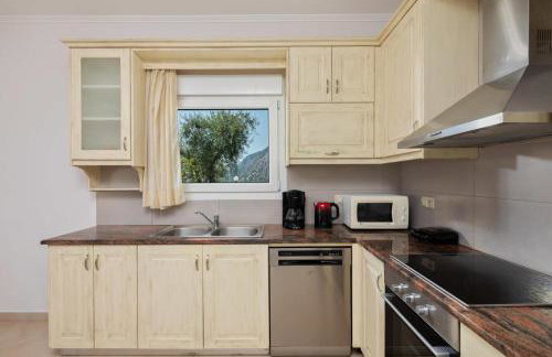 Elena Costa - Photo 31