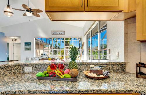 Spacious Canal-View Home with Pool and Game Room - Foto 24