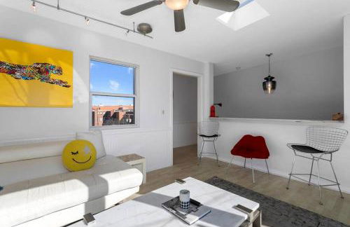 3 Bedroom Penthouse Downtown Close to Everything - Photo 38