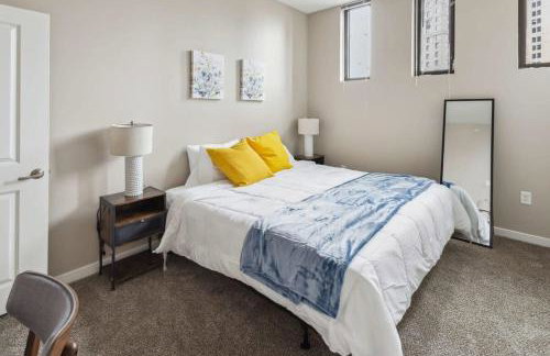 2BR Executive Downtown Apartment by ENVITAE - Foto 23