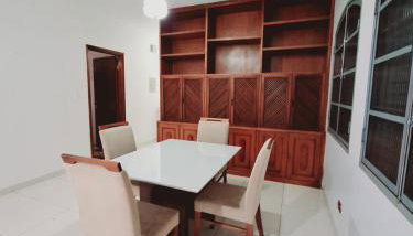 CASA - 3 quartos com ar - garagem para 3 carros - Foto 3