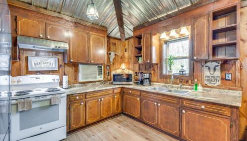 Clarkesville Rustic Hideaway on 38-Acre Farm! - Foto 5