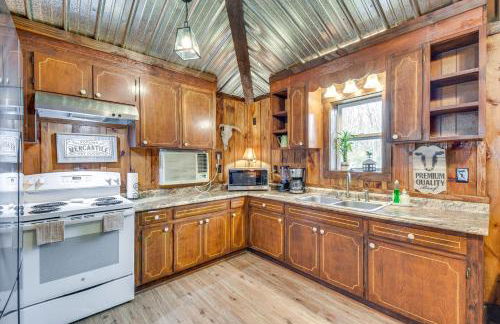 Clarkesville Rustic Hideaway on 38-Acre Farm! - Foto 5