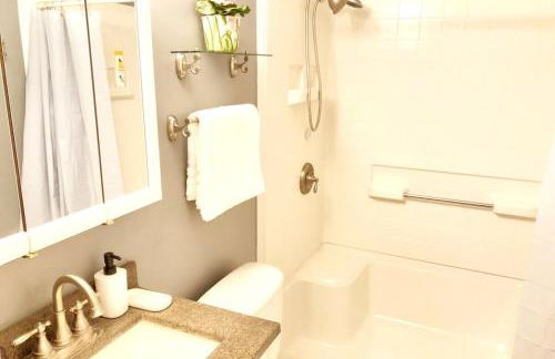 3BR Home, Pet-Friendly, Fenced Yard Near I-70, I-75, Hospitals, Wright-Patt AFB - Foto 24