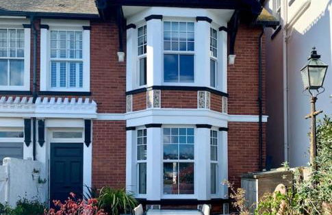 A unique and spacious river front property - Foto 3